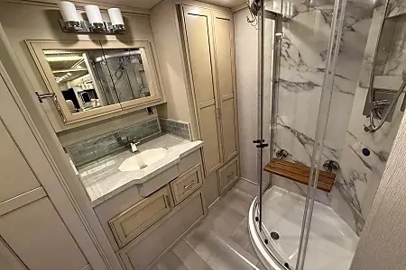 WiFi - Ultra Luxurious - Diesel - King Bed - Air Ride