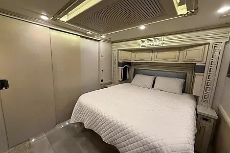 WiFi - Ultra Luxurious - Diesel - King Bed - Air Ride