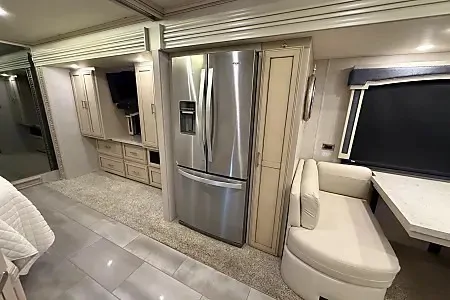 WiFi - Ultra Luxurious - Diesel - King Bed - Air Ride