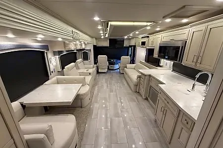 WiFi - Ultra Luxurious - Diesel - King Bed - Air Ride