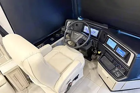 WiFi - Ultra Luxurious - Diesel - King Bed - Air Ride