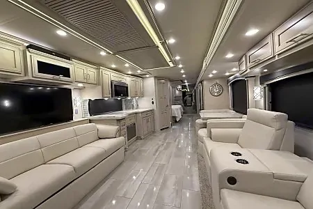 WiFi - Ultra Luxurious - Diesel - King Bed - Air Ride