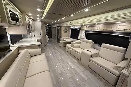 WiFi - Ultra Luxurious - Diesel - King Bed - Air Ride
