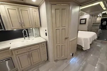 WiFi - Ultra Luxurious - Diesel - King Bed - Air Ride