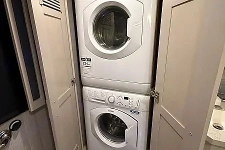 WiFi - Ultra Luxurious - Diesel - King Bed - Air Ride