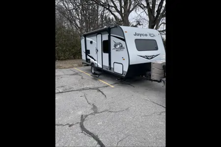 DREAM VACATION HOME ON WHEELS EVEN OFF GRID, LOW PROFILE FOR EASIER TOWING