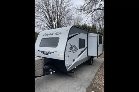 DREAM VACATION HOME ON WHEELS EVEN OFF GRID, LOW PROFILE FOR EASIER TOWING