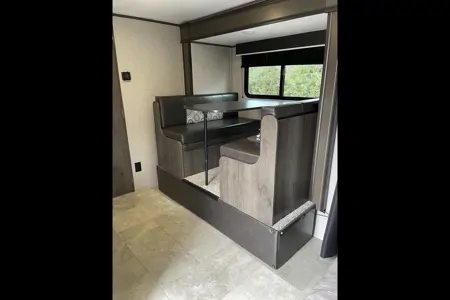 DREAM VACATION HOME ON WHEELS EVEN OFF GRID, LOW PROFILE FOR EASIER TOWING