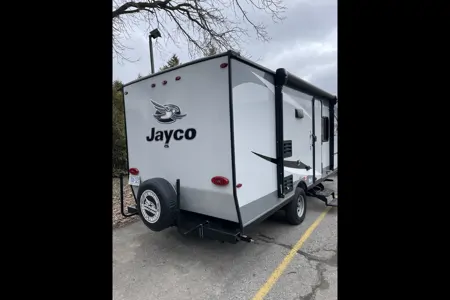 DREAM VACATION HOME ON WHEELS EVEN OFF GRID, LOW PROFILE FOR EASIER TOWING