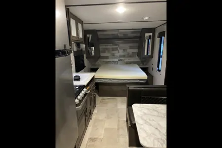 Clarkie & O’s Coleman 214Bh Travel Trailer