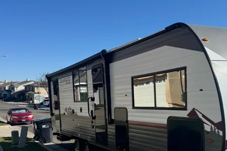 2025 Travel Trailer Ultimate Getaway King Bed
