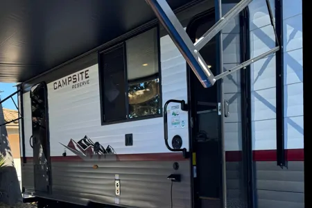 2025 Travel Trailer Ultimate Getaway King Bed