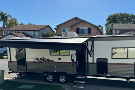 2025 Travel Trailer Ultimate Getaway King Bed