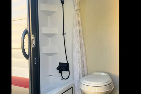 2025 Travel Trailer Ultimate Getaway King Bed
