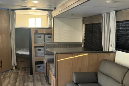 2025 Travel Trailer Ultimate Getaway King Bed