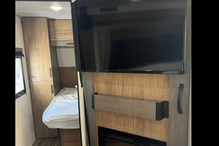 2025 Travel Trailer Ultimate Getaway King Bed
