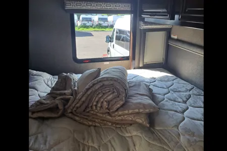 Menouar Thor Motor Coach Quantum  RQ29 Classe C