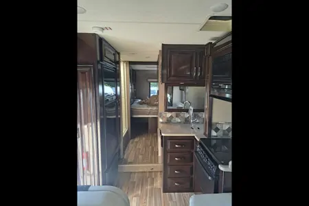 Menouar Thor Motor Coach Quantum  RQ29 Classe C