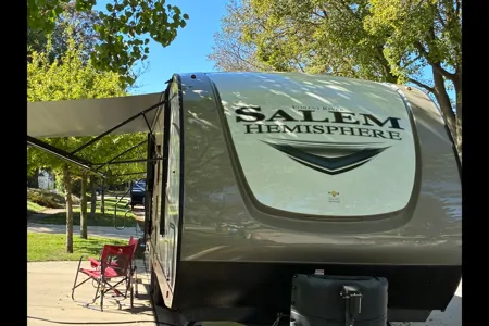 Couples retreat : Salem Hemisphere