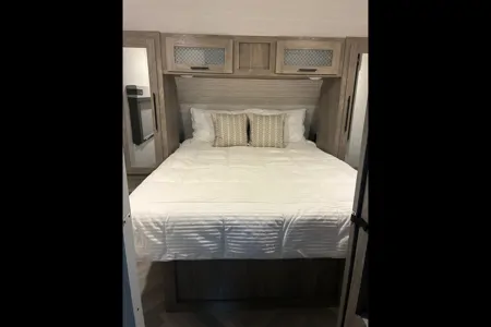 Couples retreat : Salem Hemisphere