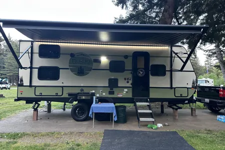 Family Friendly Glamping RV, Sleeps 8, Bunks, Easy tow
