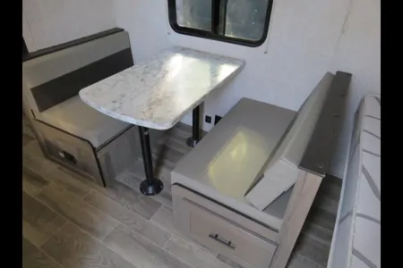 Gulf Stream Kingsport Travel Trailer 19ft