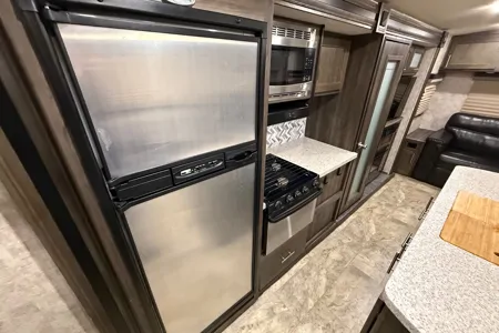 Sleeps 6 - Highland Ridge Light Spacious