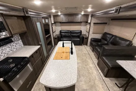 Sleeps 6 - Highland Ridge Light Spacious