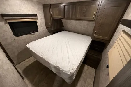 Sleeps 6 - Highland Ridge Light Spacious
