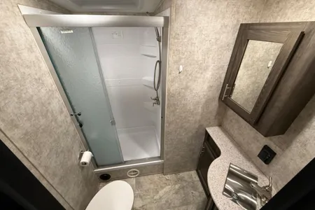 Sleeps 6 - Highland Ridge Light Spacious