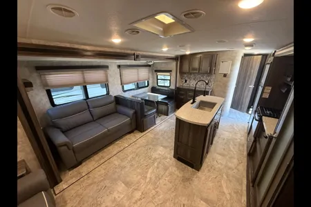 Sleeps 6 - Highland Ridge Light Spacious