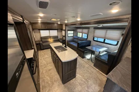 Sleeps 6 - Highland Ridge Light Spacious
