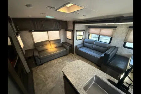 Sleeps 6 - Highland Ridge Light Spacious