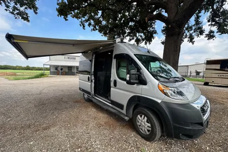 Monica's Thor Motor Coach Rize 18M Class B