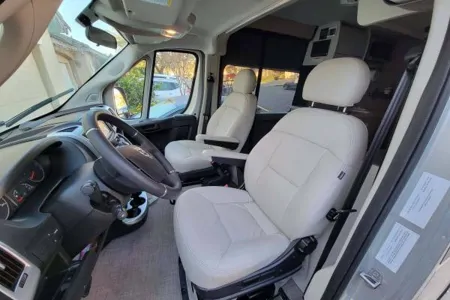Monica's Thor Motor Coach Rize 18M Class B