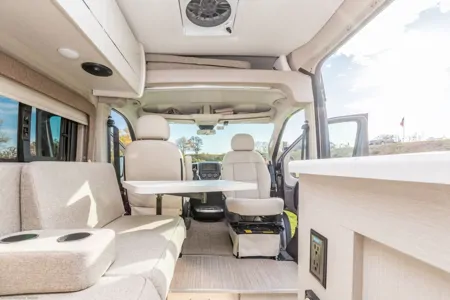 Monica's Thor Motor Coach Rize 18M Class B