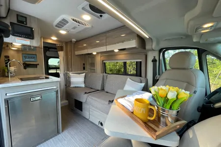 Monica's Thor Motor Coach Rize 18M Class B
