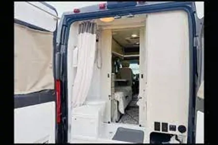Monica's Thor Motor Coach Rize 18M Class B