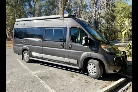 21 Ft Winnebago 59G Class B