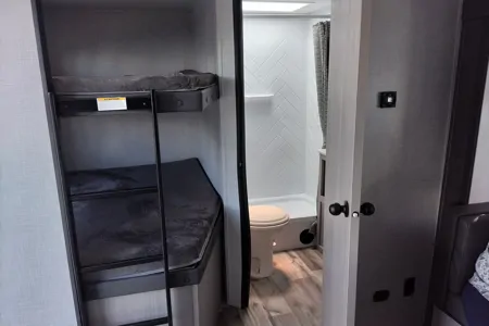 The great outdoors Coleman 2755BH Travel Trailer