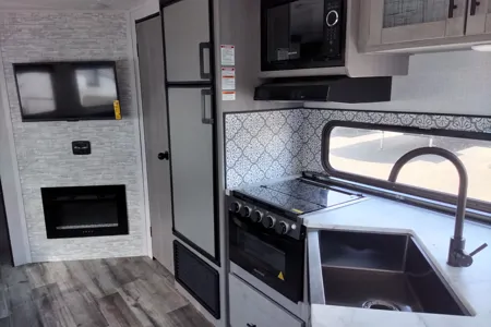 The great outdoors Coleman 2755BH Travel Trailer