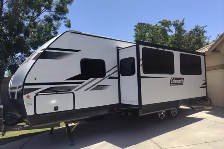 The great outdoors Coleman 2755BH Travel Trailer