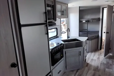 The great outdoors Coleman 2755BH Travel Trailer