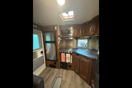 Faby's Lance M-2285 Travel Trailer