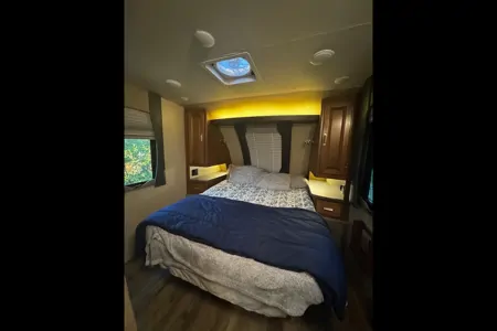 Faby's Lance M-2285 Travel Trailer