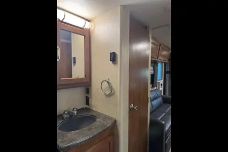 Faby's Lance M-2285 Travel Trailer