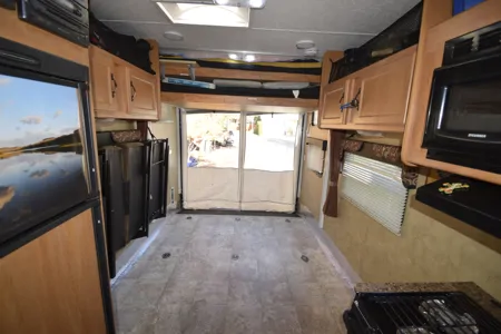 TRAVEL TRAILER or TOYHAULER you decide?