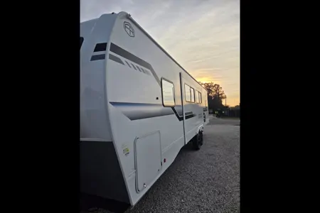 Forest River Alpha Wolf 280QBS-L Travel Trailer SHS-02