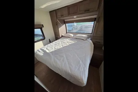 Forest River Alpha Wolf 280QBS-L Travel Trailer SHS-02