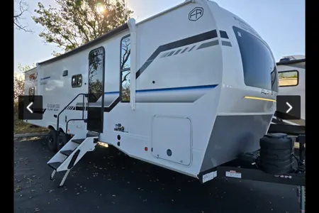 Forest River Alpha Wolf 280QBS-L Travel Trailer SHS-02